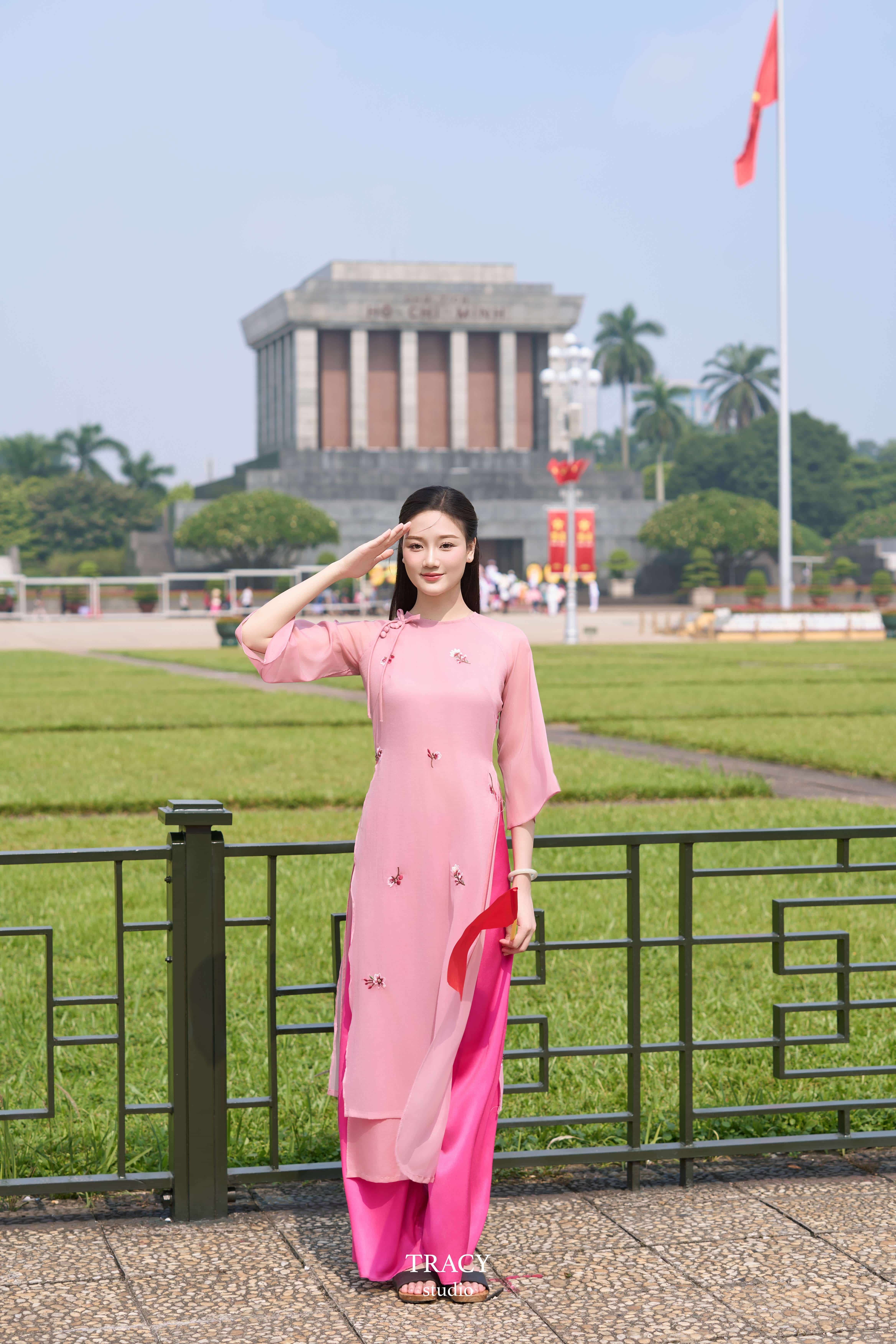 frontend/img/gallery/tinh-khoi-ao-dai-viet/tracy-studio-chup-concept-ao-dai-hong (10).jpg